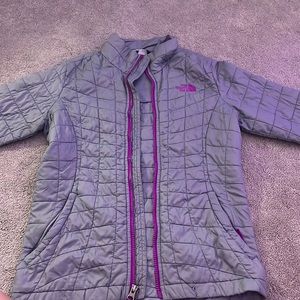 long sleeve insulated north face jacket